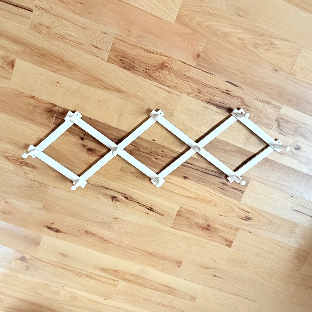 White Wooden Accordion Wall Rack Expandable 10 Peg Hat Coat Hanger Decor